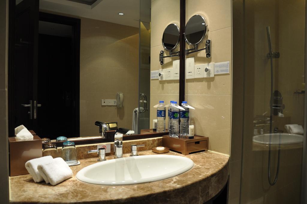 Vienna International Hotel Suzhou University Town Exterior photo