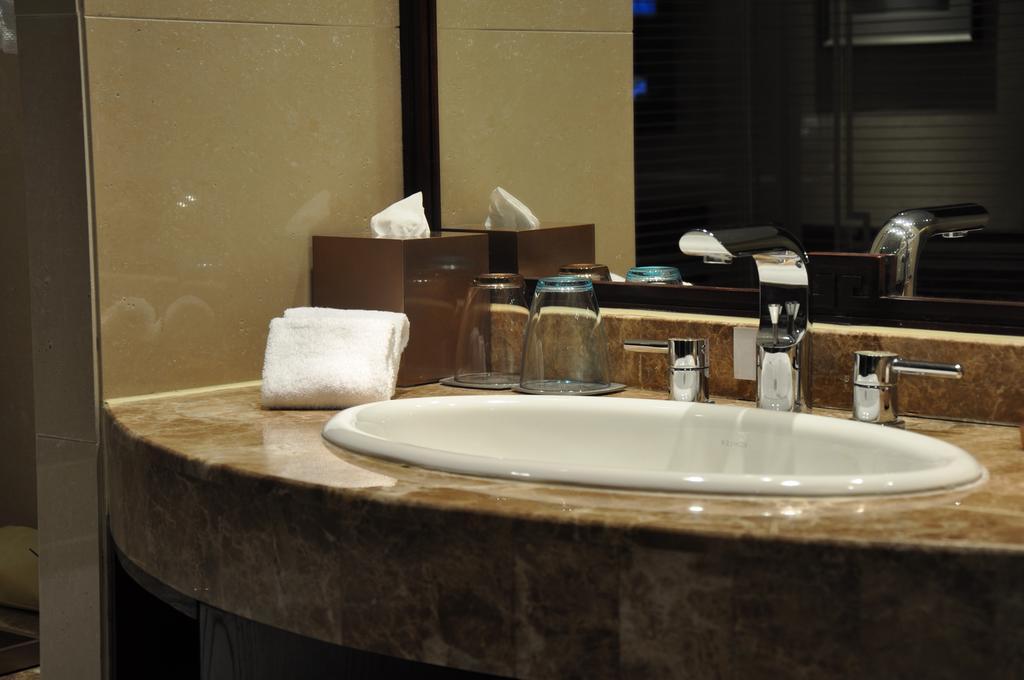 Vienna International Hotel Suzhou University Town Exterior photo
